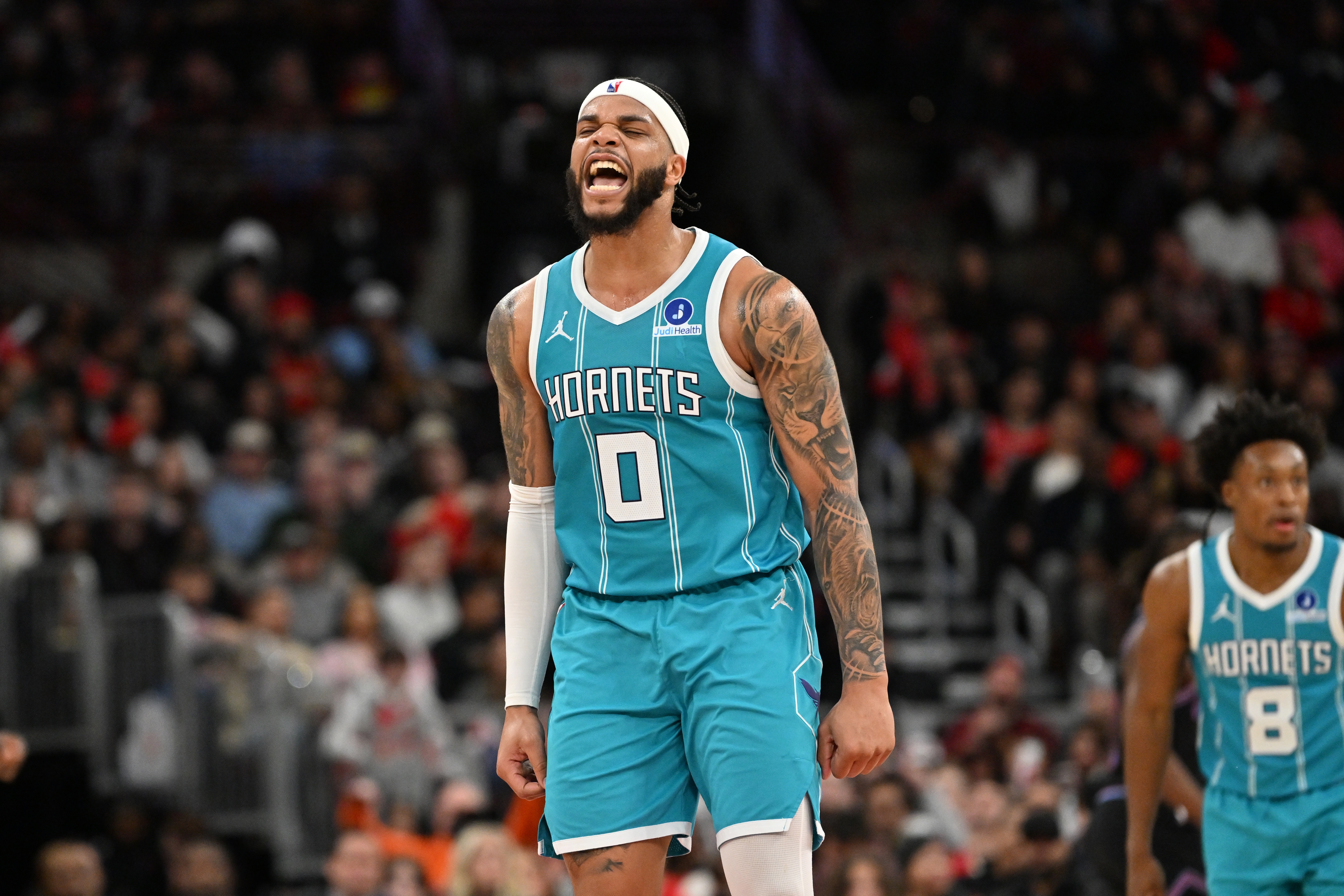 世界杯手机观看-一飞冲天!迈尔斯·布里奇斯底线突破 穿越防守起飞双手暴扣