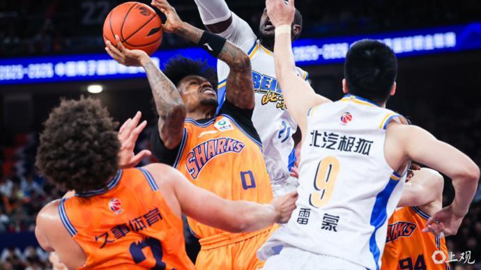 世界杯官网入口-【动力图】团队篮球显威，上海男篮主场胜北京